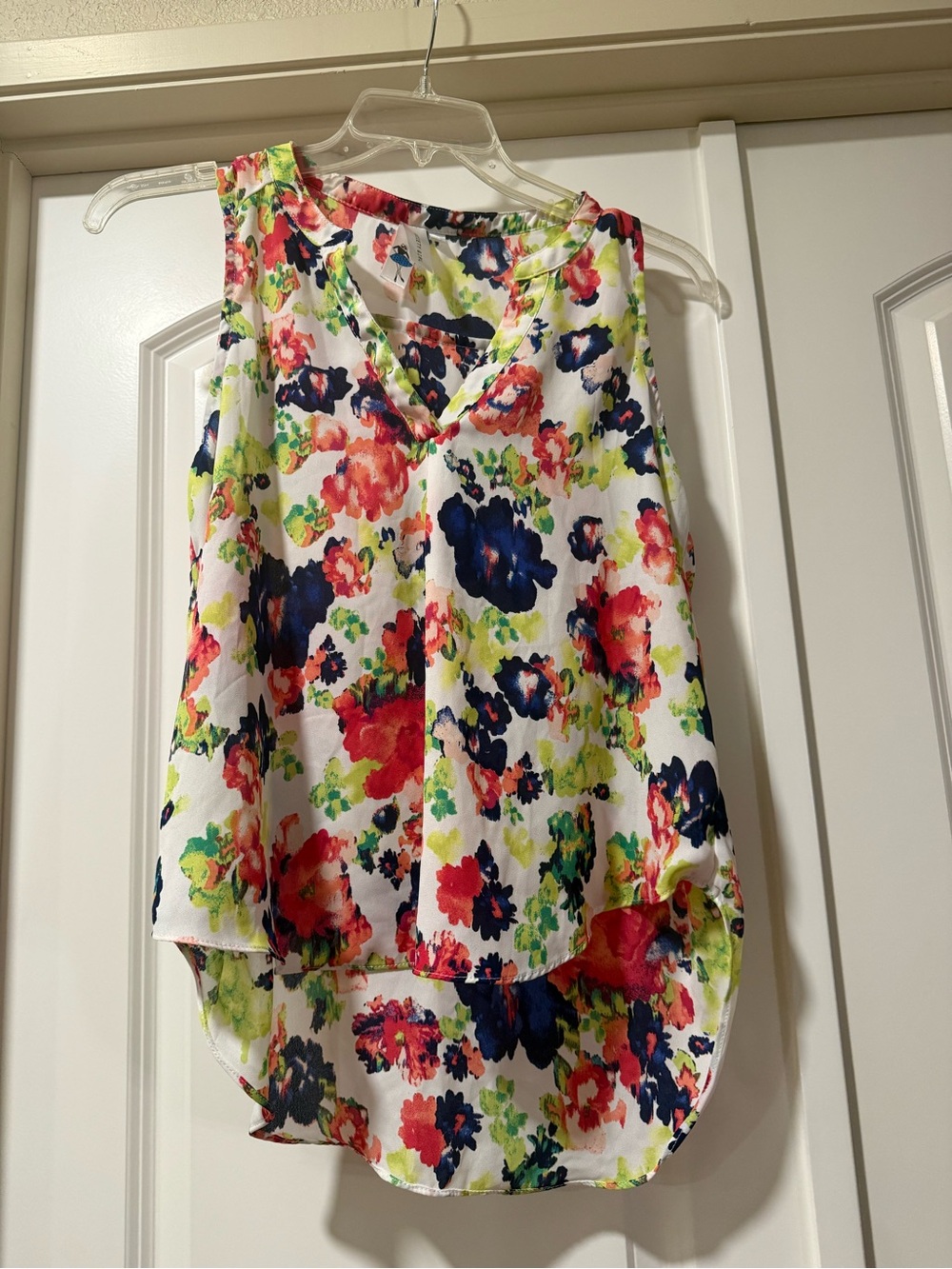 Sleeveless Floral Print Blouse in White, Navy, Coral & Lime Size M